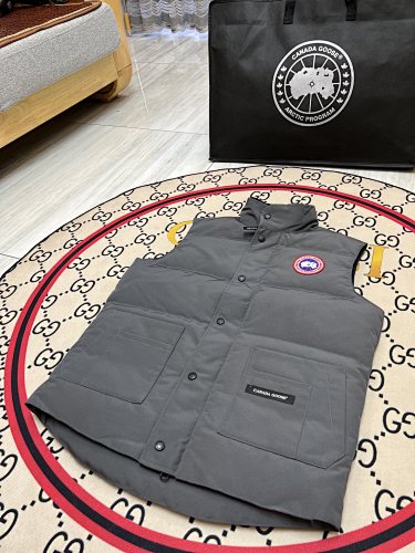 Canada Goose Down Vest – Charcoal